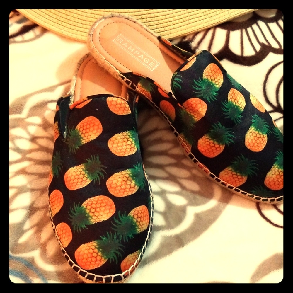 Ladies Rampage pineapple mules size 10.